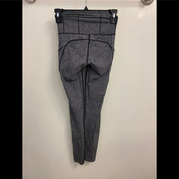 Lululemon Fast & Free Black & White Frozen Fizz 7/8 Tights Size Small - Picture 6 of 9
